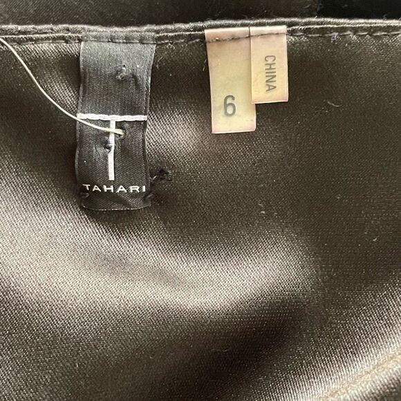 TAHARI Charlotte Dress, 100% Silk, Black, Ruffled V neckline, NWT, Size 6 - Picture 3 of 8